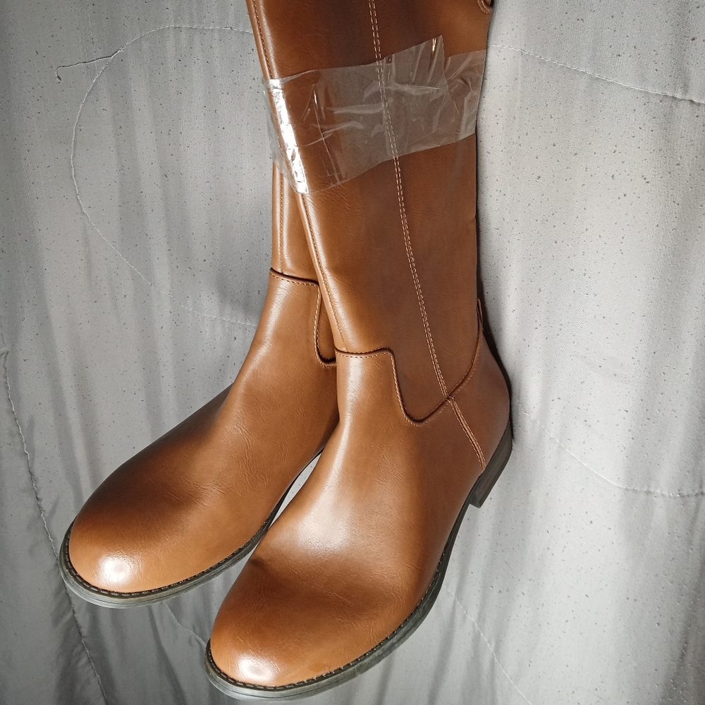 Boots - Picture 2 of 6